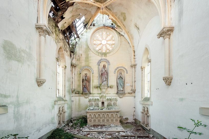 Chapelle abandonnée dans un champ par Times of Impermanence