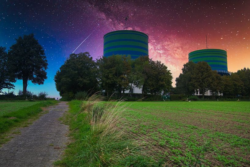 Châteaux d'eau avec ciel étoilé par Edgar Schermaul