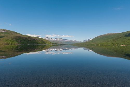 De spiegel van het Fjord / The Fjord Mirror