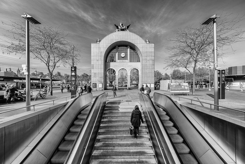 Treinstation Luzern van Tony Buijse