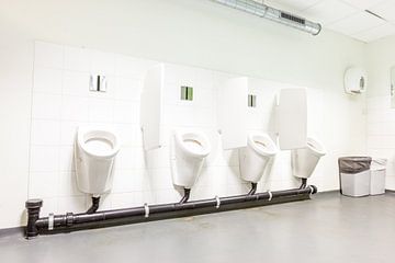 Urinoirs bij de mannen toilet