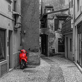 Das rote Moped von Ursula Di Chito - Fotografie und Fotokunst