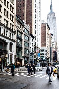 Straßenansicht des Empire State Building in New York