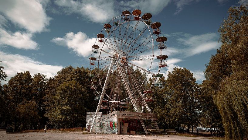 Elektrėnai, abandoned amusement park by Jasper Verolme
