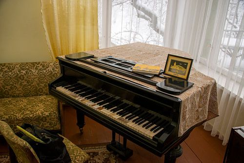 The old piano