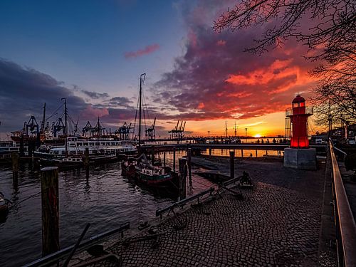 2016-02-28 LMuseumshafen mit Leuchturm Övelgonnne von Joachim Fischer