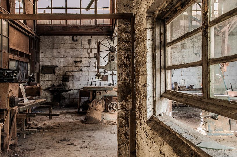 In de timmerfabriek - II par Anjolie Deguelle