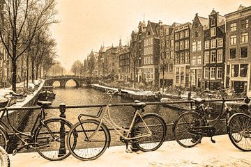 Binnenstad van Amsterdam in de Winter Sepia van Hendrik-Jan Kornelis