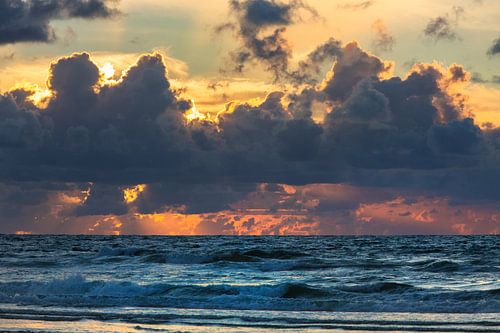 Zonsondergang aan zee