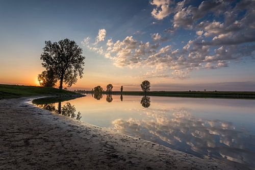 Sunset on the river Maas near Lith