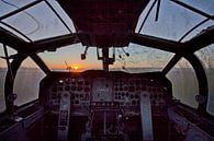 Sonnenuntergang aus einem verlassenen Cockpit von urbex lady Miniaturansicht