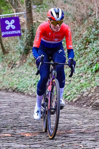 Demi Vollering on the Wall