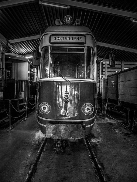 een Nostalgische RTM tram in het zwart wit.  van Michel Knikker