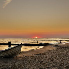 Lever de soleil au bord de la mer sur Martina Fornal