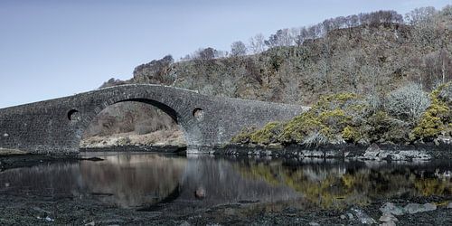 Historic stone arch bridge spanning the ocean in Scotland: Clachan Bridge