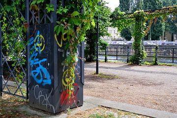 Stalen kolom met graffiti van Frank's Awesome Travels
