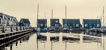 De haven van Marken. van Tony Buijse
