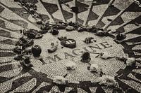 Imagine monument in New York.