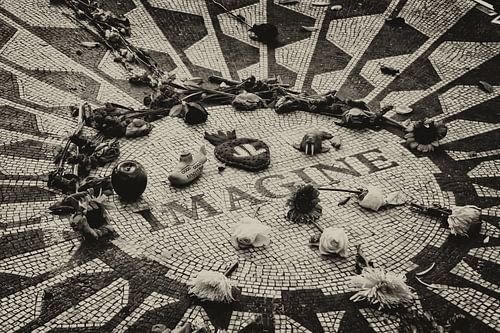 Imagine monument New York.