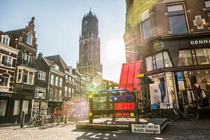 Soleil levant derrière la tour Dom d'Utrecht
