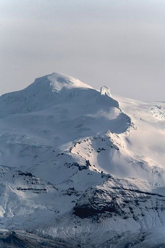 Berg IJskap in Zacht Licht op IJslands Hoogland