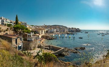 Zeilschool, Platja d’en Calau, Calella de Palafrugell, van Rene van der Meer