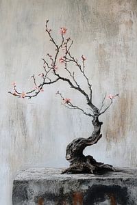 Bonzaï spécial en bois ancien avec fleurs d'amandier dans une nature morte.
