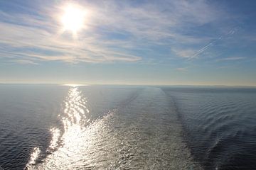 De zee, water, Boot, zon, Duitsland, Denemarken, Zweden en Noorwegen. van Angela van den Berg