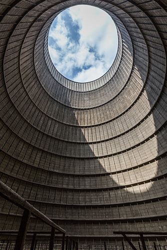 Lichtinval in een koeltoren