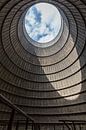 Lichtinval in een koeltoren van Sven van der Kooi (kooifotografie) thumbnail
