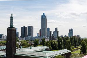 de skyline van rotterdam met de nieuwe zalmhaventoren
