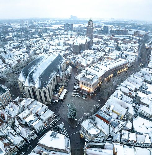 De binnenstad van Zwolle tijdens een koude winterochtend