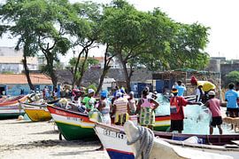 Vissersboten Taraffal, Santiago, Kaapverdische eilanden van Greetje Dijkstra