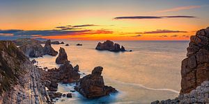 Panorama und Sonnenuntergang in Urros de Liencres, Kantabrien, Spa