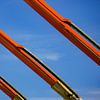 Oranje  Kranen tegen blauwe lucht sur Alice Berkien-van Mil