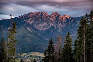 Sonnenuntergang in den Bergen. von Jesper Drenth Fotografie