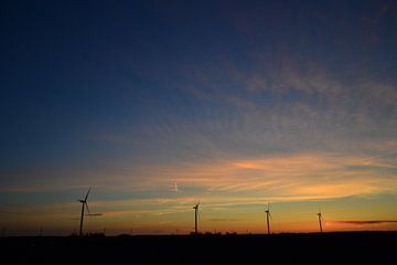 zonsondergan windmolen flevoland Nederland van Robinotof