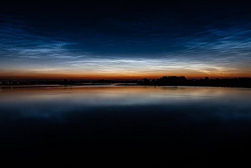 Lichtende nachtwolken von Richard de Bruin