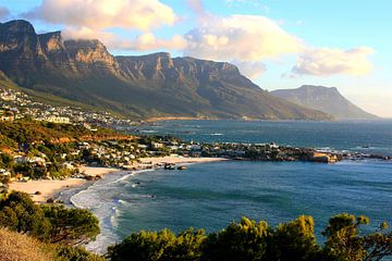 Montagne de la Table en bord de mer au Cap en Afrique du Sud sur Thomas Zacharias