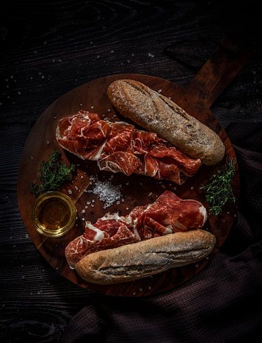 Broodje parmaham met olijfolie en tijm