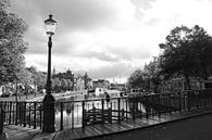 Haarlem, view of the river het Spaarne from a bridge with a streetlight von Ernst van Voorst Miniaturansicht