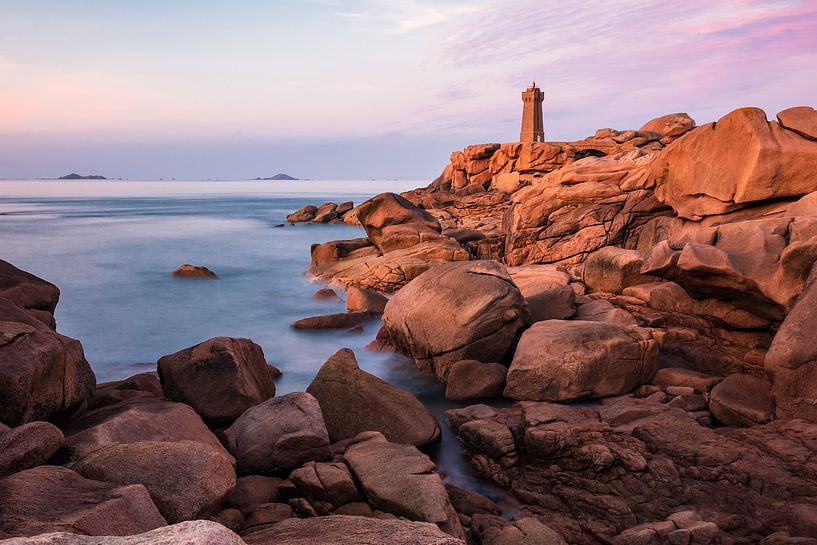 Atlantikküste in der Bretagne bei Ploumanach, Frankreich van Rico Ködder