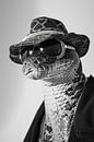 Stijlvolle slang met hoed en zonnebril, monochroom van Poster Art Shop thumbnail