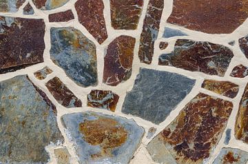 Natuursteenmozaïek in warme aardetinten van Alexander Baumann