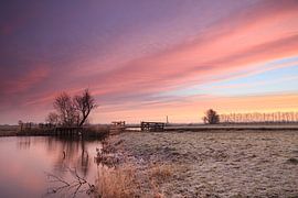 Zonsopkomst in polder de Nes van Frans Batenburg