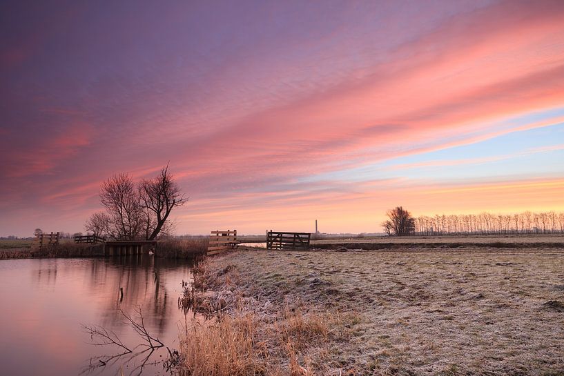 Zonsopkomst in polder de Nes by Frans Batenburg
