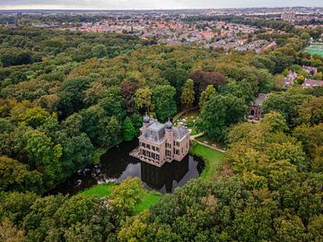 Landgoed Kasteel Oud-Poelgeest vanuit de lucht (drone). van Claudio Duarte
