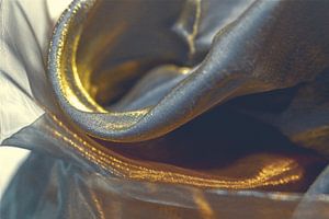 Schimmer der Stille – Struktur in Gold und Silber