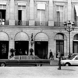 Ritz Hotel , on Vendome Square in Paris in 1980 (b/w photo) von Bridgeman Images