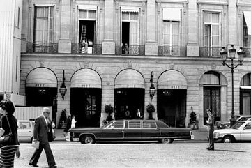Ritz Hotel , on Vendome Square in Paris in 1980 (b/w photo) van Bridgeman Images